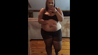 Die Leggings und Strumpfhose platzt fast beiim Arsch dieser Teen