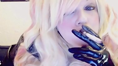 Blonde Smoking Makeup