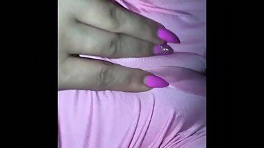 Teen Fingering herself through leggings
