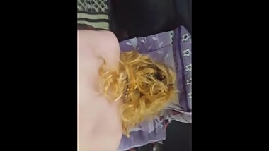 ÙŠÙ†ÙŠÙƒ Ø²ÙˆØ¬Ø© Ø£Ø¨ÙˆÙ‡ ÙÙŠ Ø§Ù„Ø³ÙŠØ§Ø±Ø© ÙˆÙŠØµÙˆØ±Ù‡Ø§ 18+