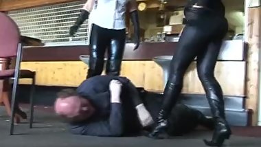 2 Sexy English Teen Girls Violently Kick Man in a Bar