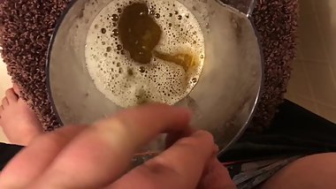 A Quart/Liter of piss!