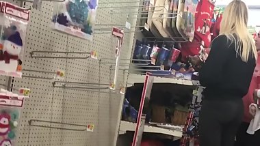 Candid skinny blonde teen in leggings