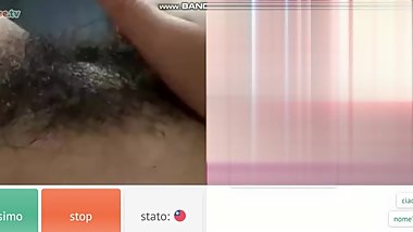 fighetta italiana pelosa e bagnata vuole vedere la mia sborra (ometv chat)