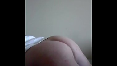 Redhead humping and cuming hard.