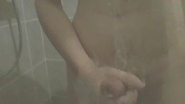 Grosse Ã©jac sous la douche !