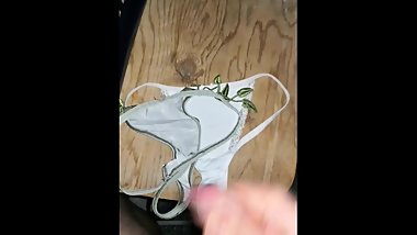 String der Nachbarin vollgespritzt