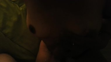 La Petite Escort Latina me Branle et je finis sur ses seins hummmm