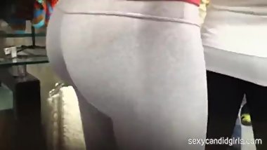 Candid blonde teen in leggings great body