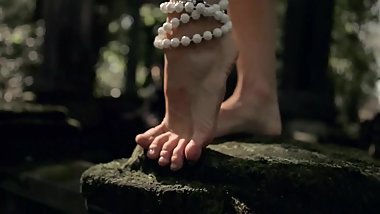 Barefoot dance in public