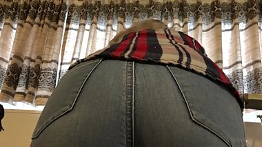 secretly filming my sisters ass - shower spy vids of her on my page!!