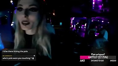 Streamer gets flashed in club