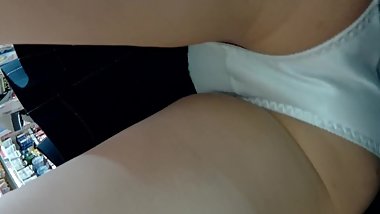 å‰ã‹ãŒã¿ã«ãªã‚‹ã ã‘ã§è¦‹ãˆãã†ãªJK