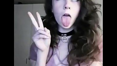 Cute Girl Makes The Best Aheago Faces